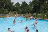 Buitenzwembad op Bosbad Hoeven